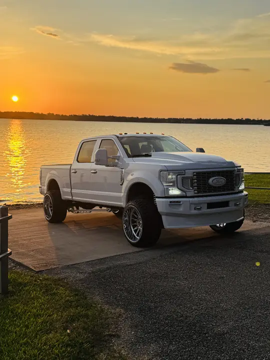 Stance and wheel fitment on the 2017 Ford F-250 with PMF four-link and traction bars underneath