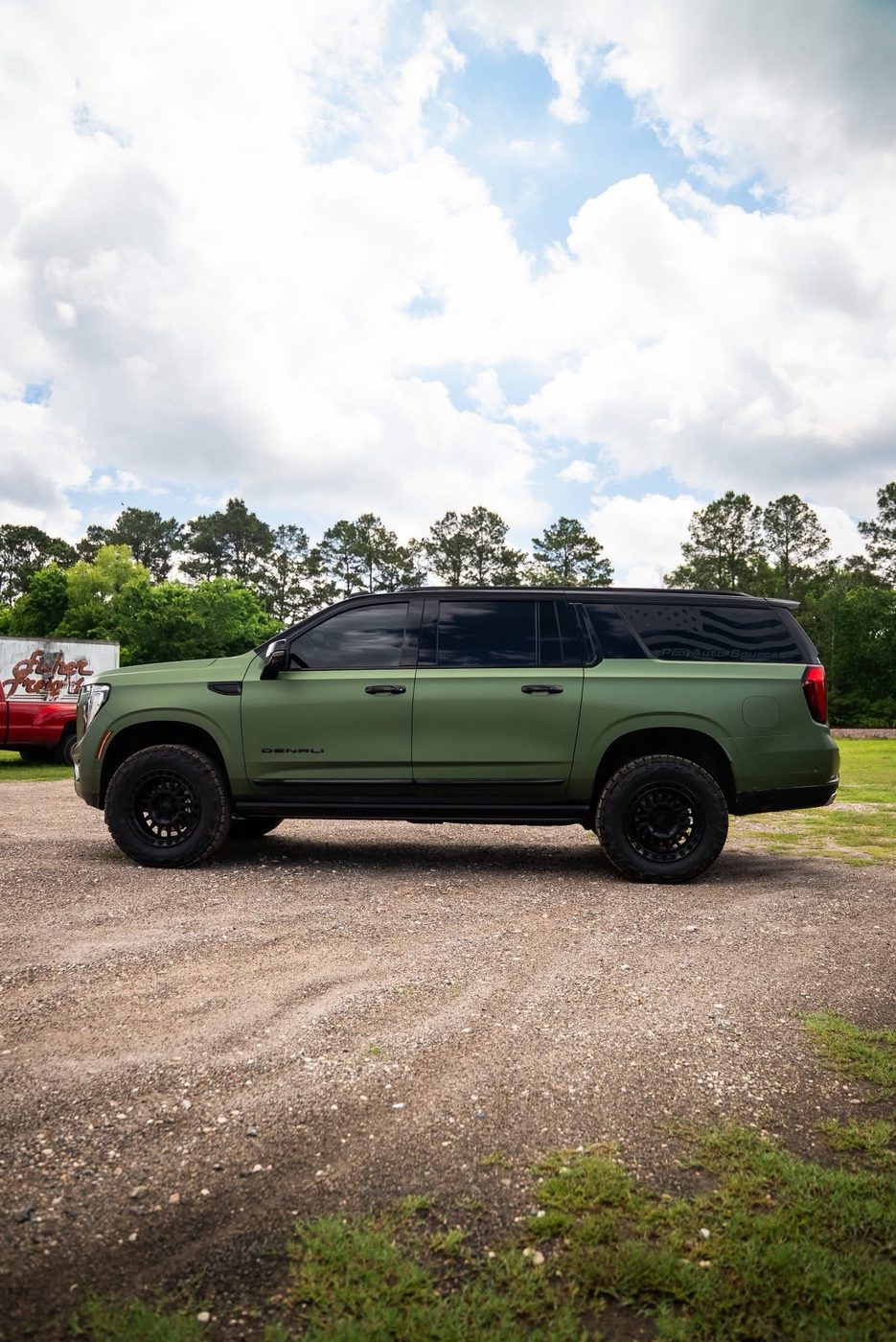2025 GMC Yukon side profile, driver side