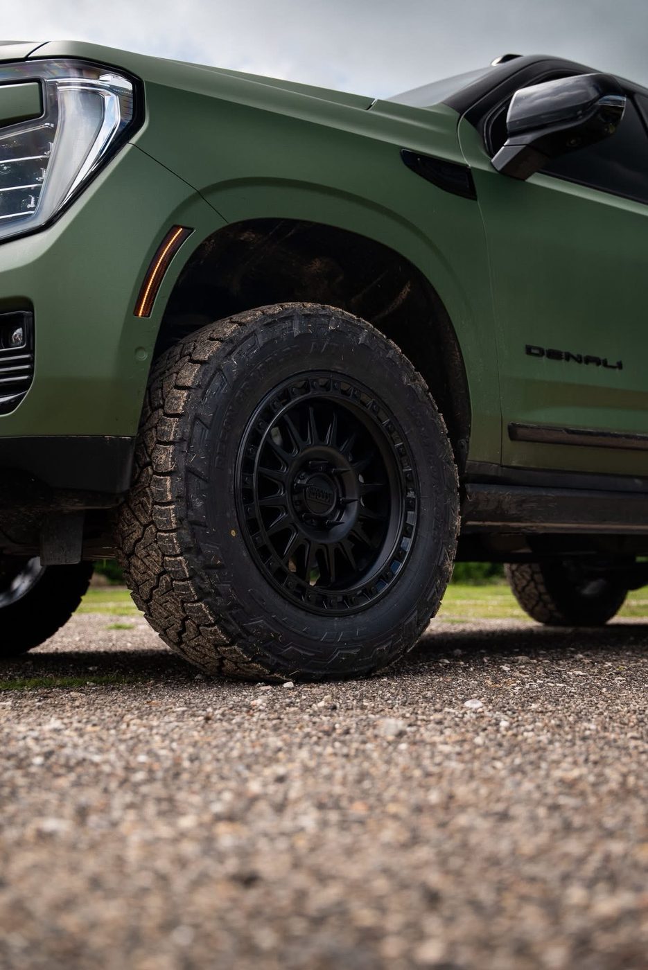 KMC wheel and Nitto Recon Grappler closeup